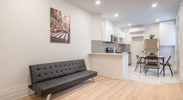 Beautiful and NEW 4bedr in Mile-end Free Parking, Rezervați Hotel Montréal Quebec, aproape de Outremont