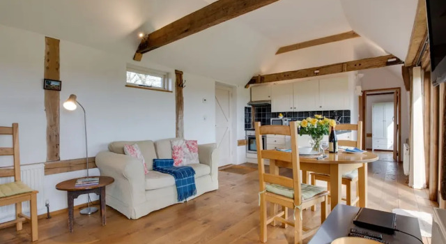 Nicely Furnished Cottage in Bilsington Countryside, Varaa Lomakoti Mökit kohteessa Merseyside, Mökki