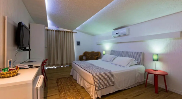 Двухместный номер Standard с балконом Dolphin Hotel