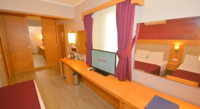 Трёхместный номер Standard c 1 комнатой Istankoy Hotel