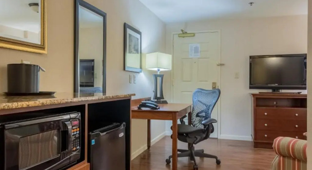 Люкс Country Inn & Suites by Radisson, Knoxville at Cedar Bluff, TN