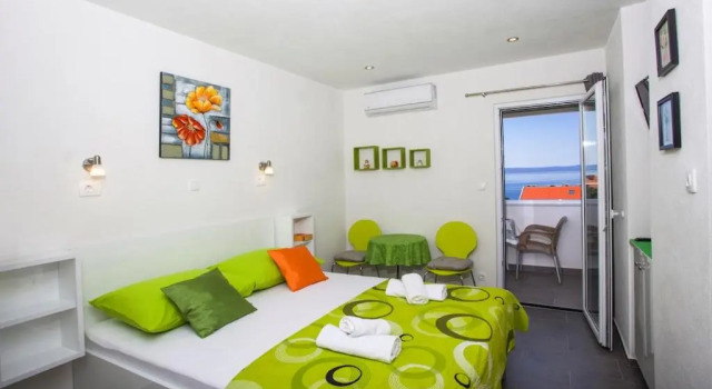 Студия с видом на море Apartments Ankica, beach located, sea view, free parking