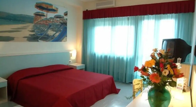 Cliffs Hotel, Book Hotel Hoteller i Joppolo med pool, Swimmingpool