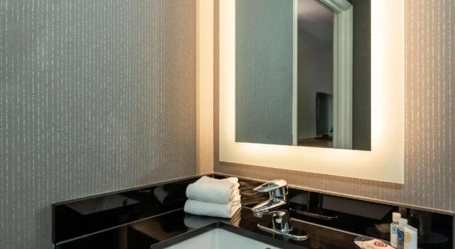 Четырёхместный номер Superior Comfort Inn Cambridge - Highway 401