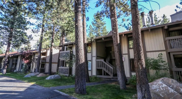 Horizons 4 166 Updated Upstairs Unit with Private Washer Dryer, Walk to Town, On Shuttle Route to Lodges by RedAwning