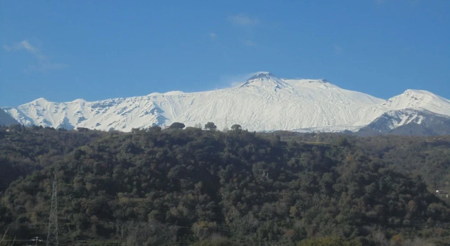 Коттедж с 2 комнатами Vacation House ETNA