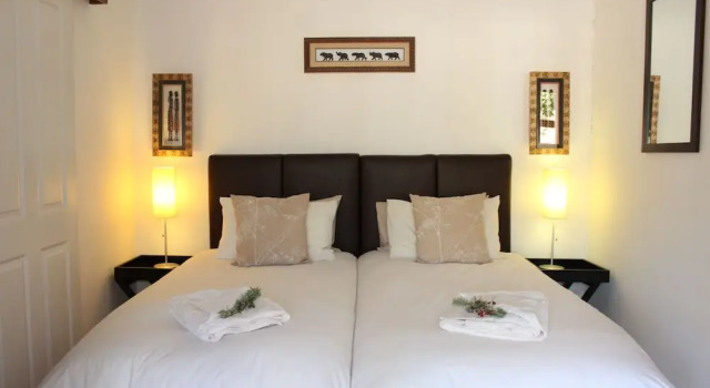 Cango Caves Estate, Boek Hotel Hotels in De Hoop met zwembad, Zwembad