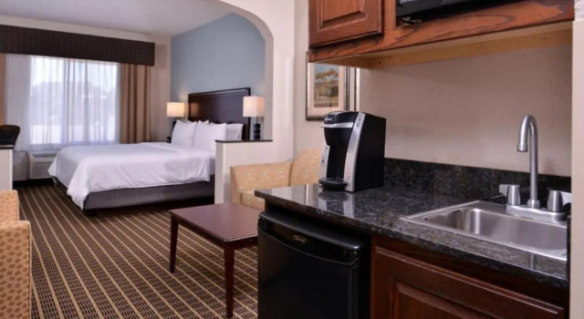 Люкс Holiday Inn Express & Suites Pittsburg by IHG