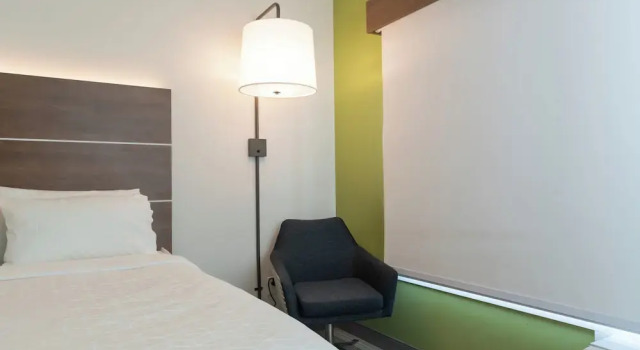Четырёхместный номер Standard Holiday Inn Express & Suites - Edmonton SW - Windermere by IHG