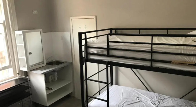 Кровать в общем номере Manly Bunkhouse