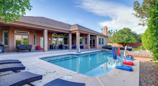 Коттедж Pool Table, Putting Green: Luxury Oasis in Mesa