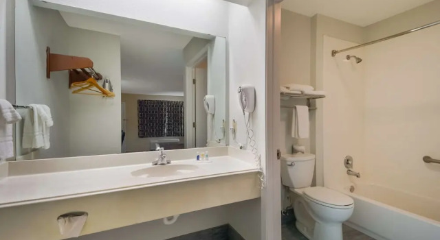 Четырёхместный номер Standard Rodeway Inn & Suites Corpus Christi Northwest