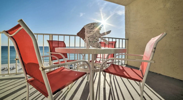 Апартаменты с 2 комнатами с балконом Beachfront PCB Escape w/ Free Beach Chair Services