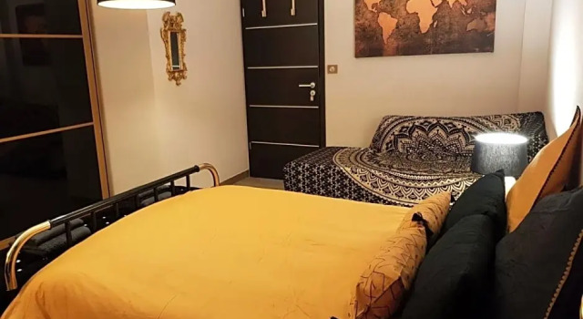 Gate 25, Book Hotel  