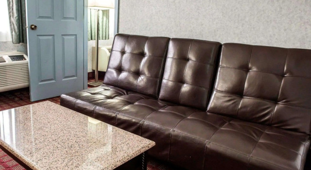 Четырёхместный люкс Business Quality Inn & Suites Gibsonia - Pittsburgh North
