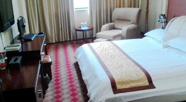Jiangyan 996 Business Hotel, Prenota Hotel Hotel a Jiangsu con parcheggio, Parcheggio
