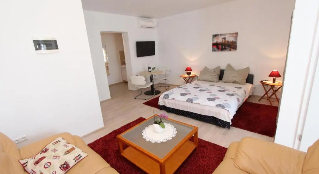 Студия Rooms and Apartments Sally