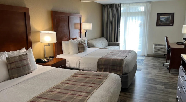 Люкс Цокольный этаж The Inn at Apple Valley, an Ascend Collection Hotel