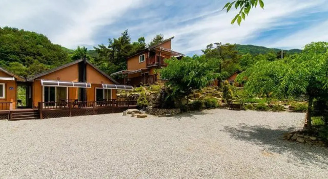 Jirisan Hwangto Pension, Prenota Hotel Namwon-si 