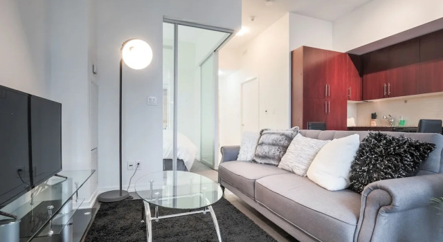 Noel Suites - Air Canada Centre, Забронировать Отель Торонто Greater Toronto Area, рядом с Театр Принцесса Уэльса