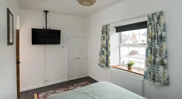 Beautiful 4BD Family Home Weston-super-mare, Забронировать Отель Отели Уэстон-сьюпер-Мэр с парковкой, Парковка
