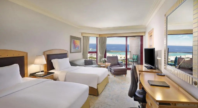 Двухместный номер Executive с частичным видом на море Jeddah Hilton
