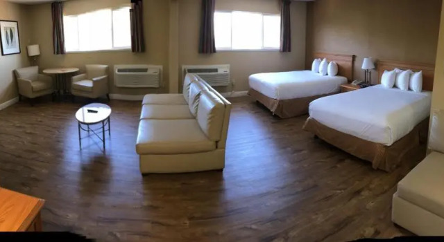 Полулюкс Deluxe The Midtowner Hotel, SureStay Collection by Best Western