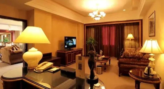 Четырёхместный люкс Presidential Chongqing Carlton Hotel