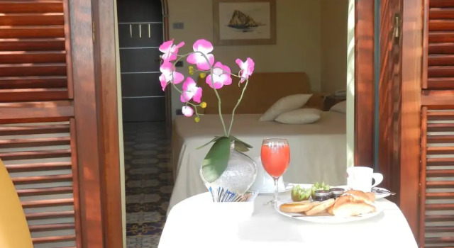 Четырёхместный номер Standard с балконом Hotel Aktea