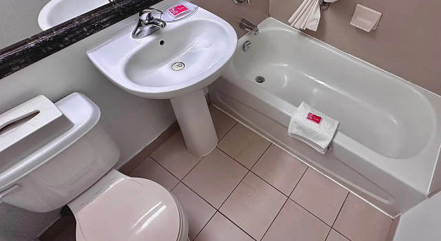 Четырёхместный номер Standard Econo Lodge City Centre
