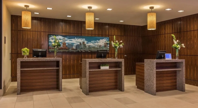 Courtyard by Marriott Portland City Center, Забронировать Отель Отели Портленда с парковкой, рядом с Дом-музей семьи Бишоп, Парковка