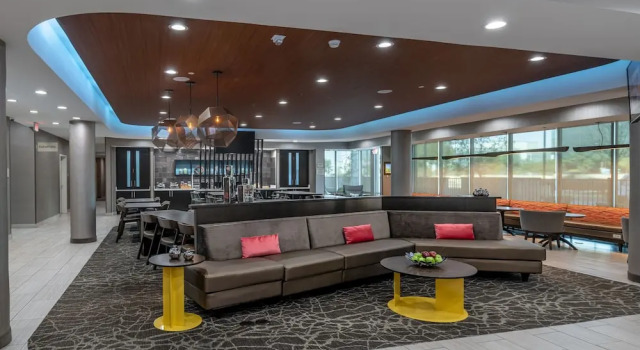 SpringHill Suites Dallas Central Expressway, Забронировать Отель Отели Далласа с завтраком, рядом с Talis Healthcare, Завтраки