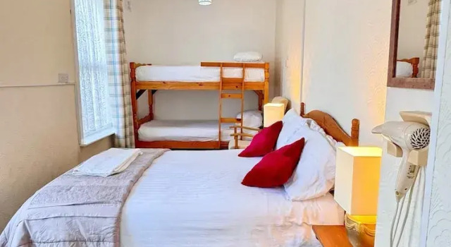 Четырёхместный семейный номер Standard Kendal Hotel