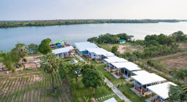 Тент Bluemoon Riverside Resort