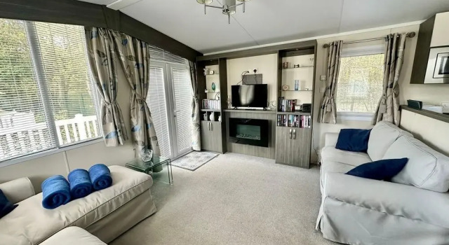 Caravan - Sleeps 4 - Pool - Pet Friendly