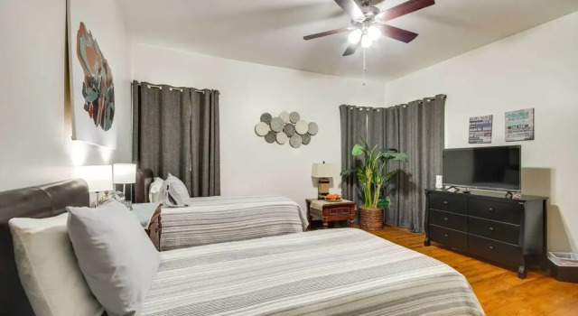 Апартаменты Updated Greenwood Cottage Apt < 1 Mi to Dtwn!