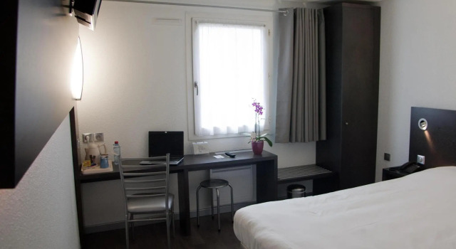Трёхместный номер Standard BRIT HOTEL Essentiel CAHORS Nord
