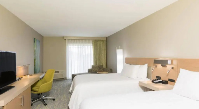 Четырёхместный номер Premium Hilton Garden Inn Grand Rapids East