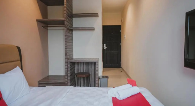 RedDoorz Plus near Ferry Terminal Batam Center, Boek Hotel Hotels in Batam Center met parkeren, Parkeren