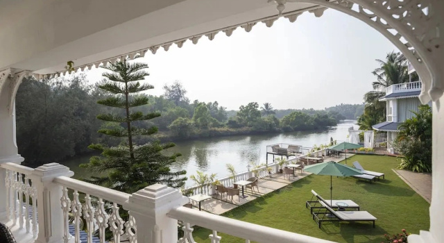 Номер Premium с балконом и с видом на реку Stone Wood Riverfront Resort, Siolim