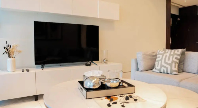 Апартаменты Cozy 1BR With Canal Views Full Amenities