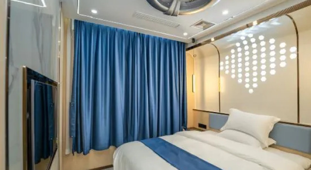 Двухместный люкс Deluxe Ruijin Huanpeng E-Sports Hotel