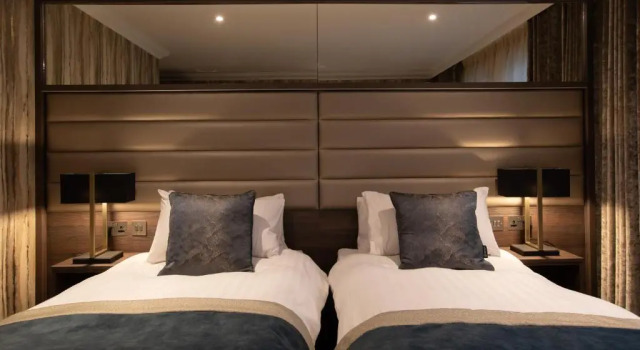 Номер Standard Carlton Hotel