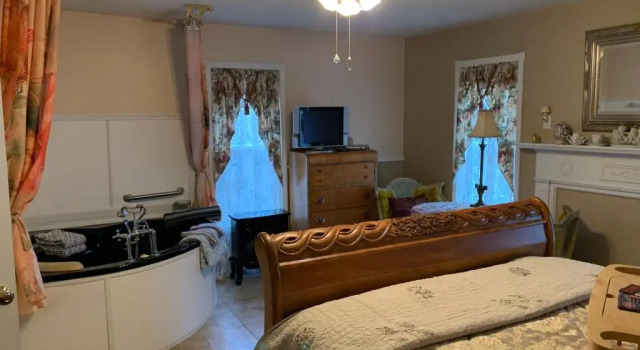 Двухместный номер Standard Emerald Necklace Inn Bed and Breakfast