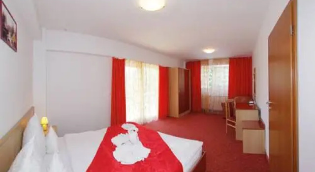 Hotel International Baile Herculane, Varaa Hotelli Hotellit Carpathians - Romania uima-altaalla, Uima-allas