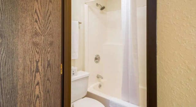Люкс Deluxe Econo Lodge Duluth near Miller Hill Mall