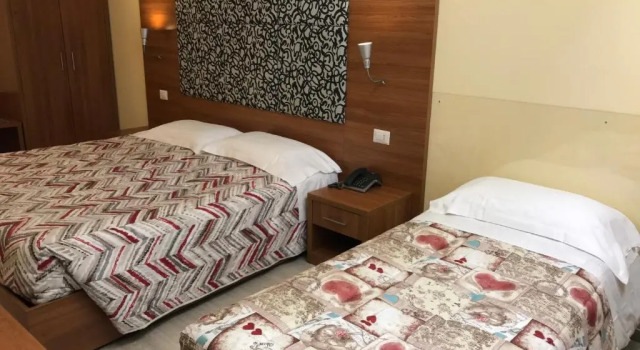Standard Dreier Zimmer Hotel Elys