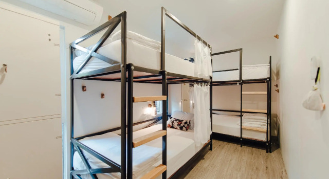 Кровать в общем номере The Yard Bangkok Hostel