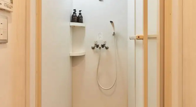 Кровать в общем номере Tora Hotel Asakusa