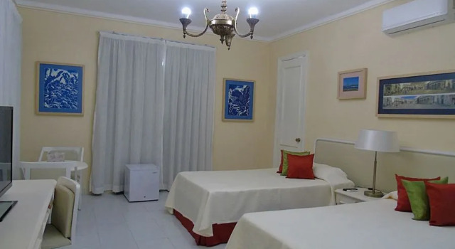 Hotel E Mirazul, Забронировать Отель Отели Гаваны с парковкой, Парковка
